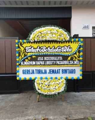 Papan Bunga Duka di Dulomo Utara
