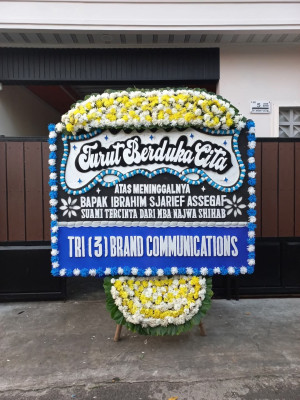 Papan Bunga Duka di Dulomo Utara